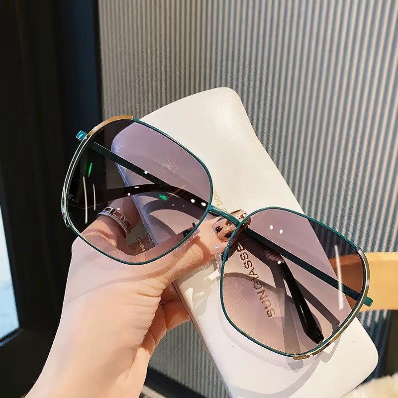 Outdoor Sunglasses Retro Metal Frame Sunglasses for Women Square Luxury Big Sunglasses 2025 UV Protection Shades for Women