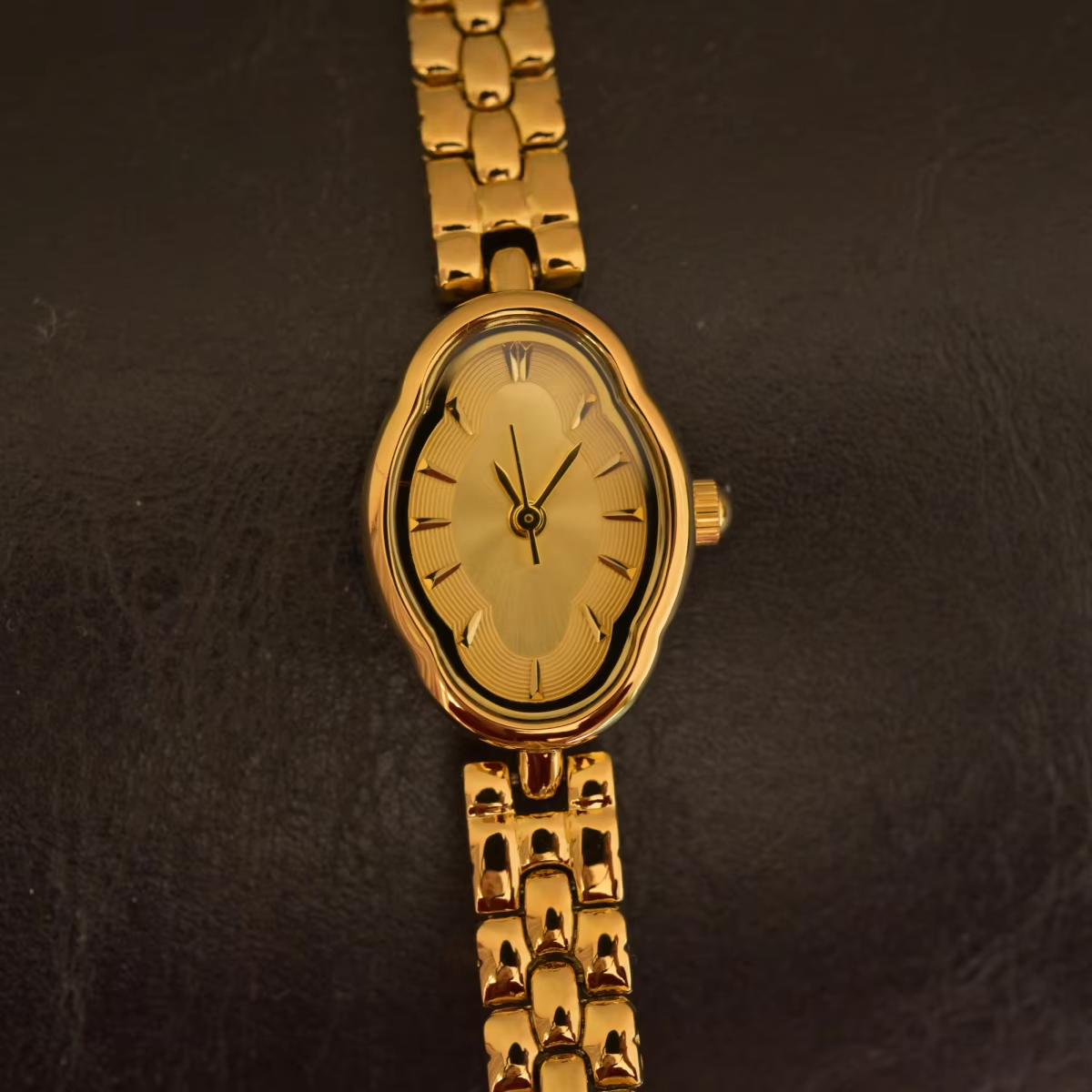 Minimalist Vintage Gold-Plated Women's Watch: Japanese Quartz Movement, Minimalist Luxury & Elegant Ladies' Style