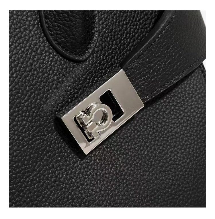 New Stylish Versatile Ladies Handbag  with a Large Volume of Cowhide in 3 Different Colour
